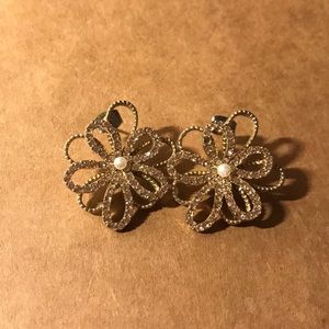 flower shape earrings